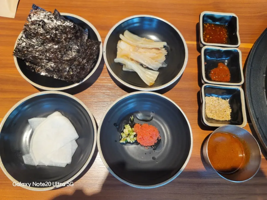 Neatly arranged basic side dishes at Jeju Samchun