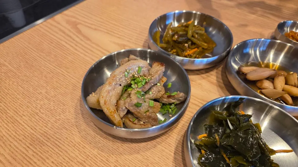 Mackerel ssambap and black pork duruchigi