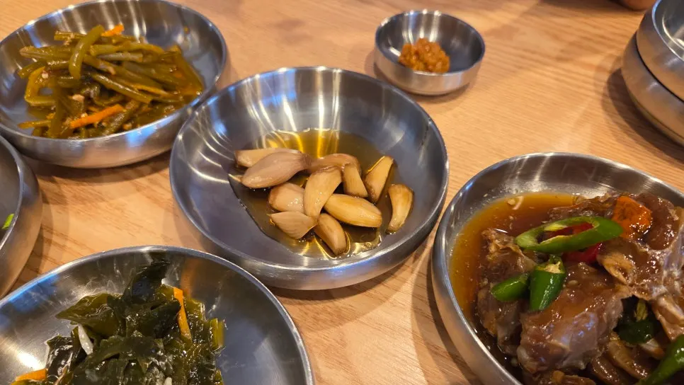 Black pork duruchigi with side dishes