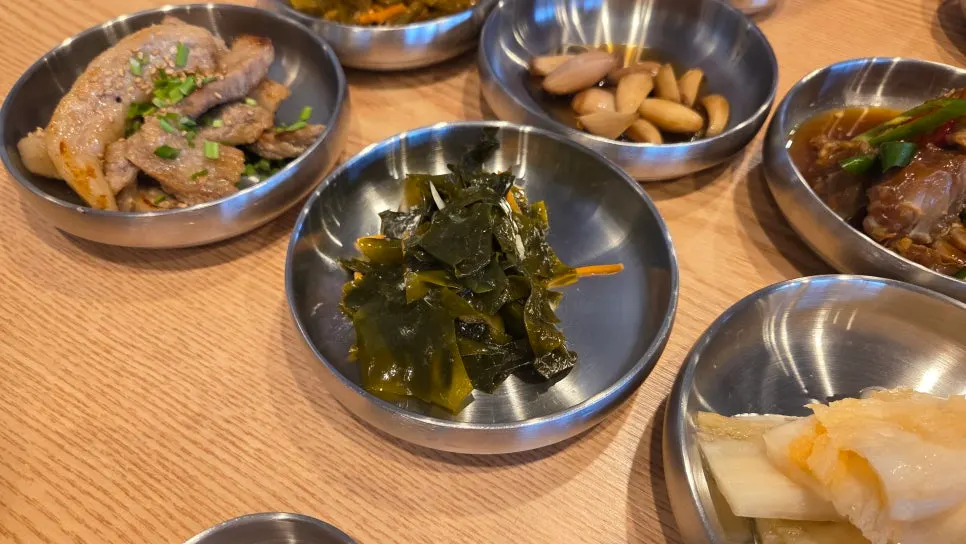 Full mackerel ssambap meal setting