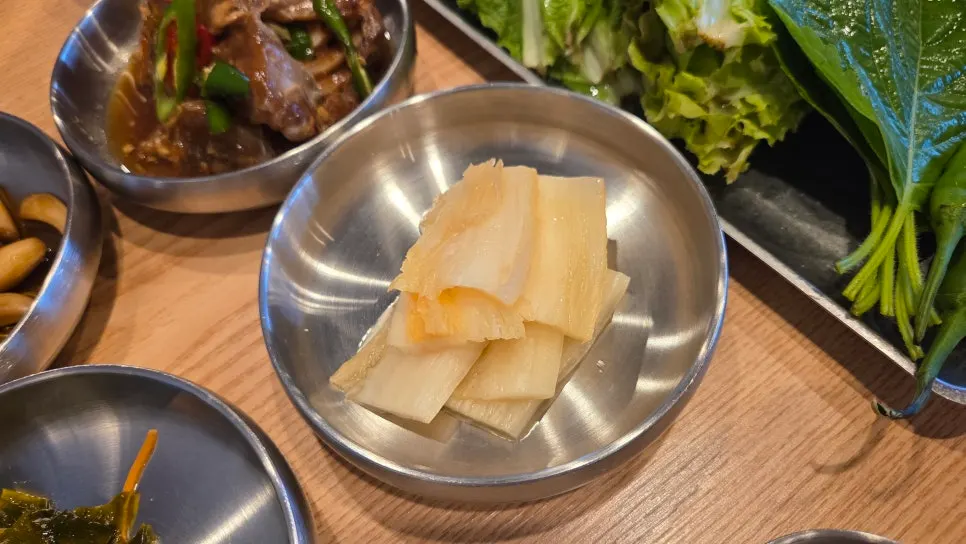 Mackerel and black pork meal set
