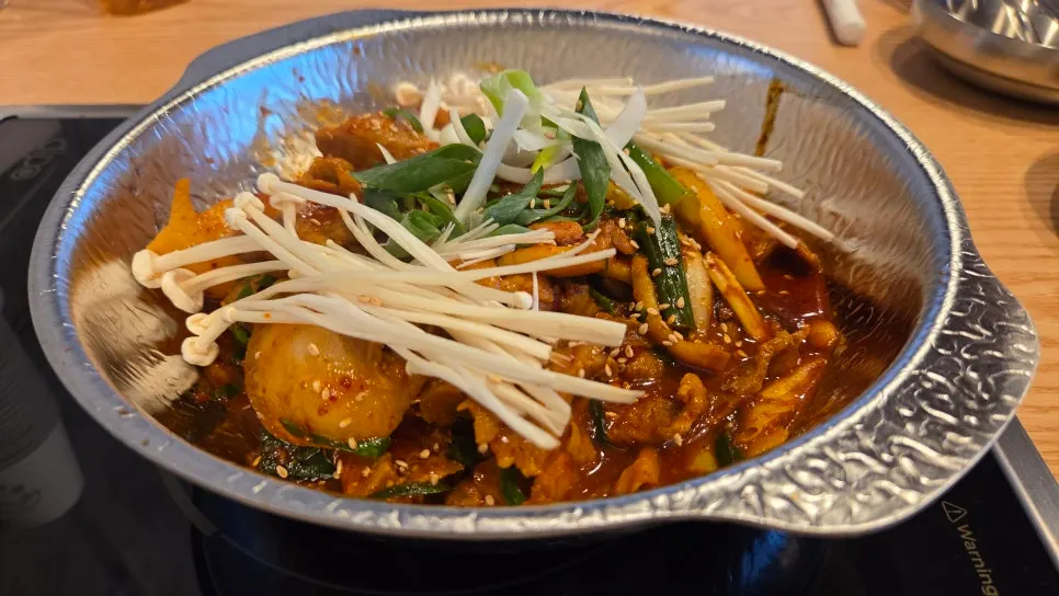 Spicy-sweet black pork duruchigi
