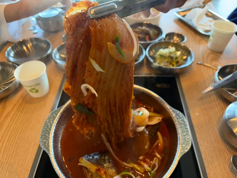 고등어와 김치 쌈채소 상차림