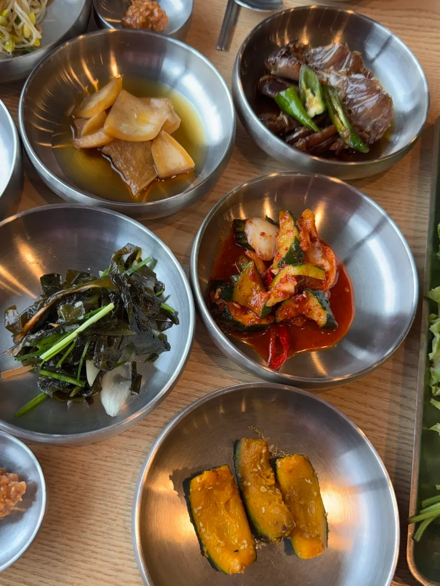 여러 가지 기본 반찬 한상