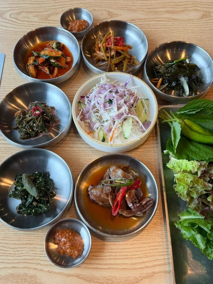 살이 찬 간장게장 접시