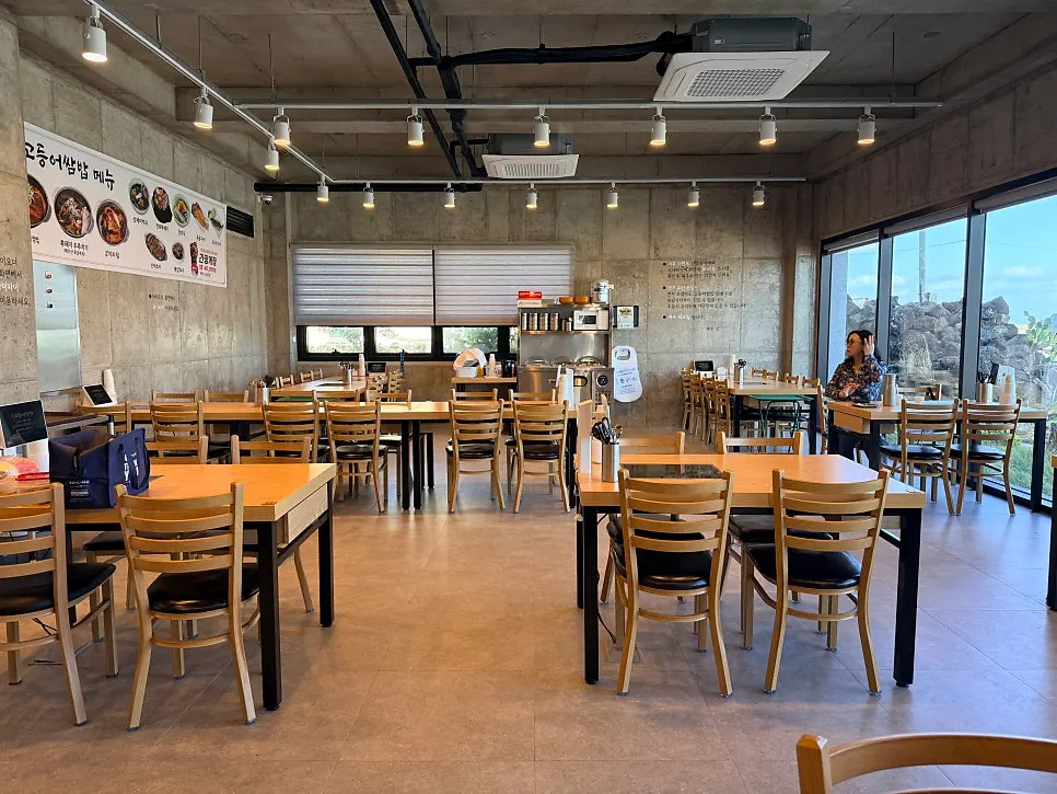 Spacious, neatly arranged dining hall at Jeju Seom Godeungeo Ssambap