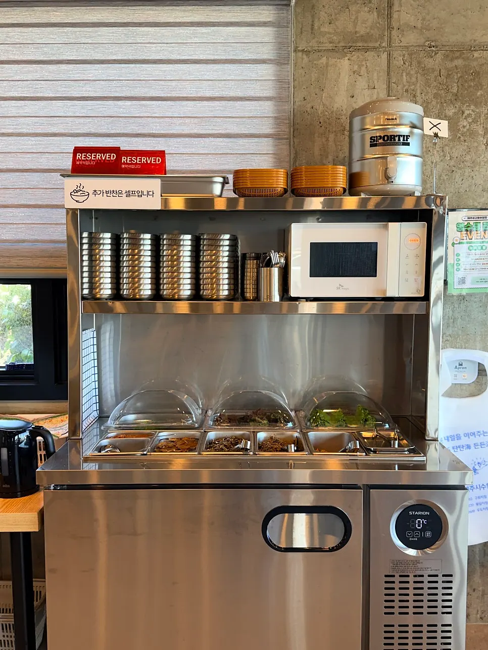 Self-serve bar for refilling side dishes