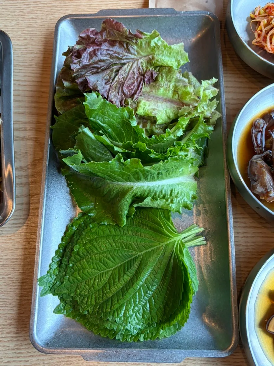 Mackerel meat wrapped in fresh greens