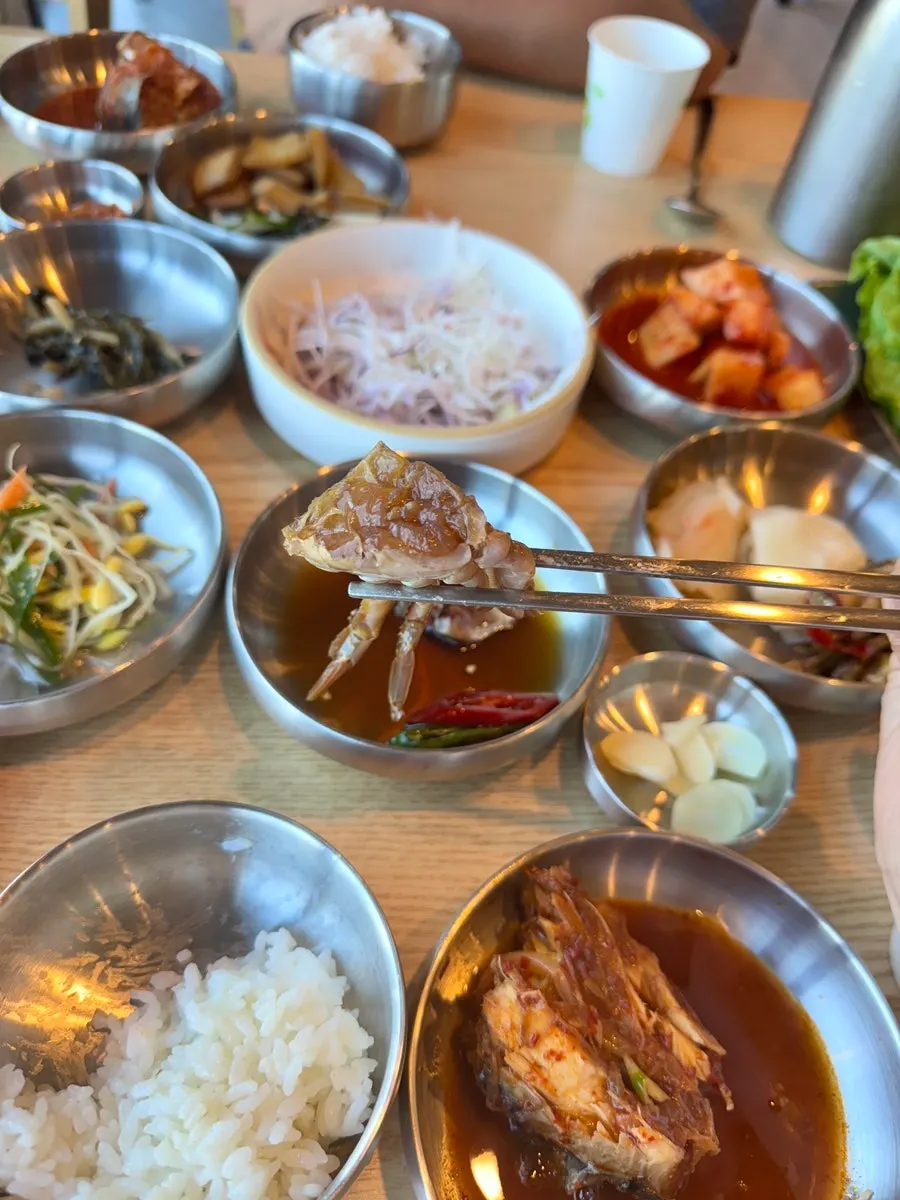기본 반찬이 차려진 2인 한상