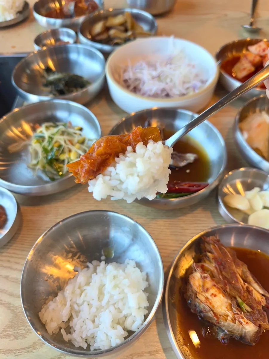 쌈채소에 싸 먹는 고등어쌈밥