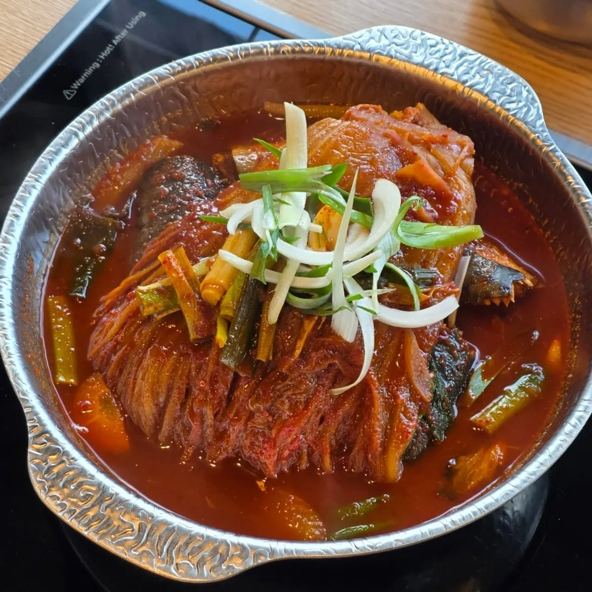 고등어김치찜이 담긴 고등어쌈밥 상차림
