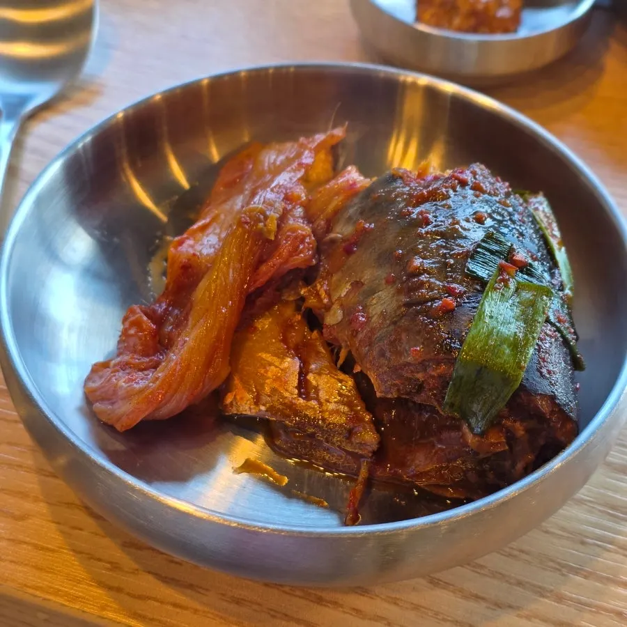 포기 묵은지와 통통한 고등어김치찜