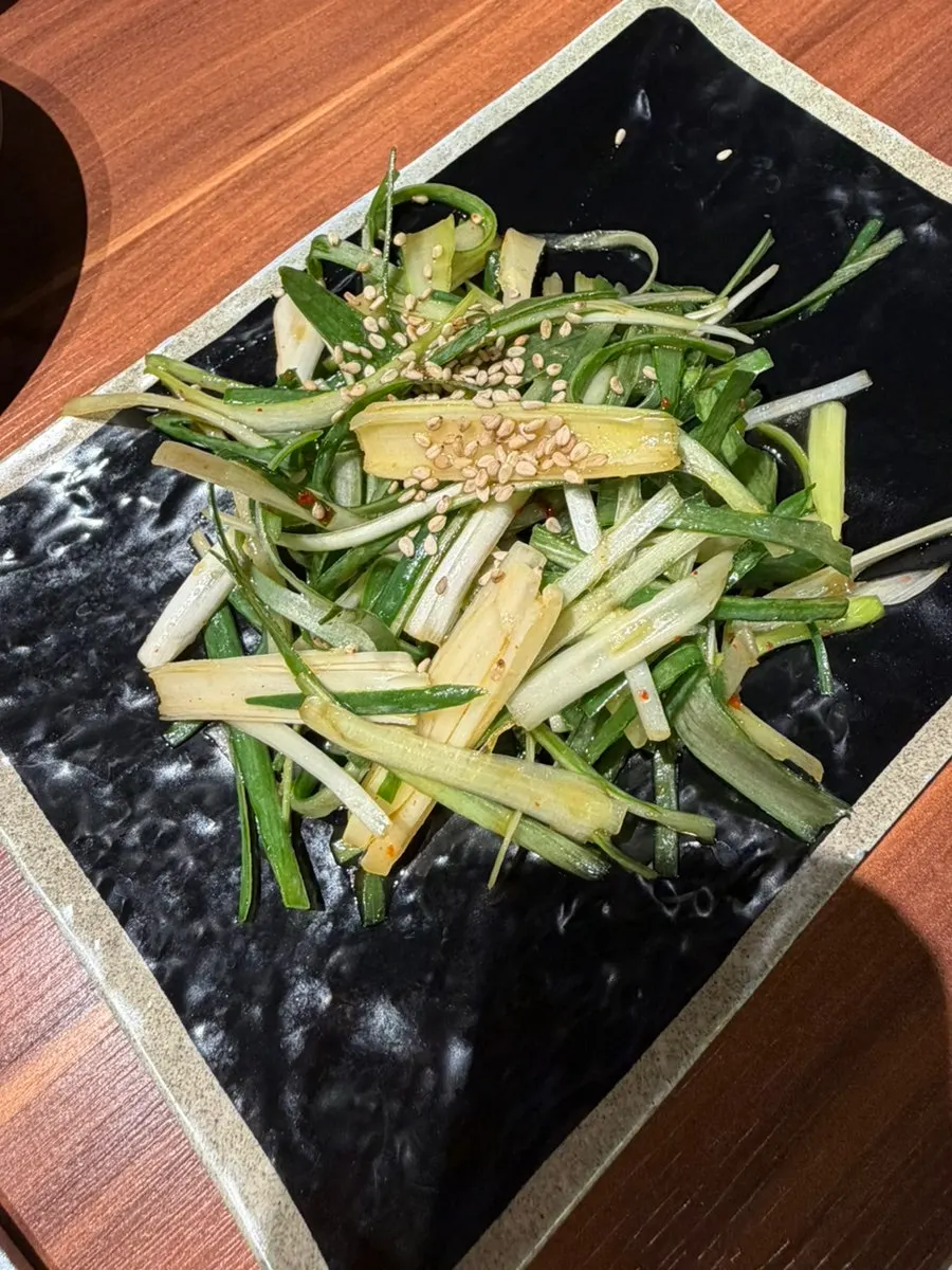 Scallion salad and seasoned cucumber side dishes