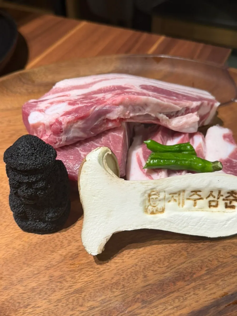 Smoked Joka Set black pork served at the table