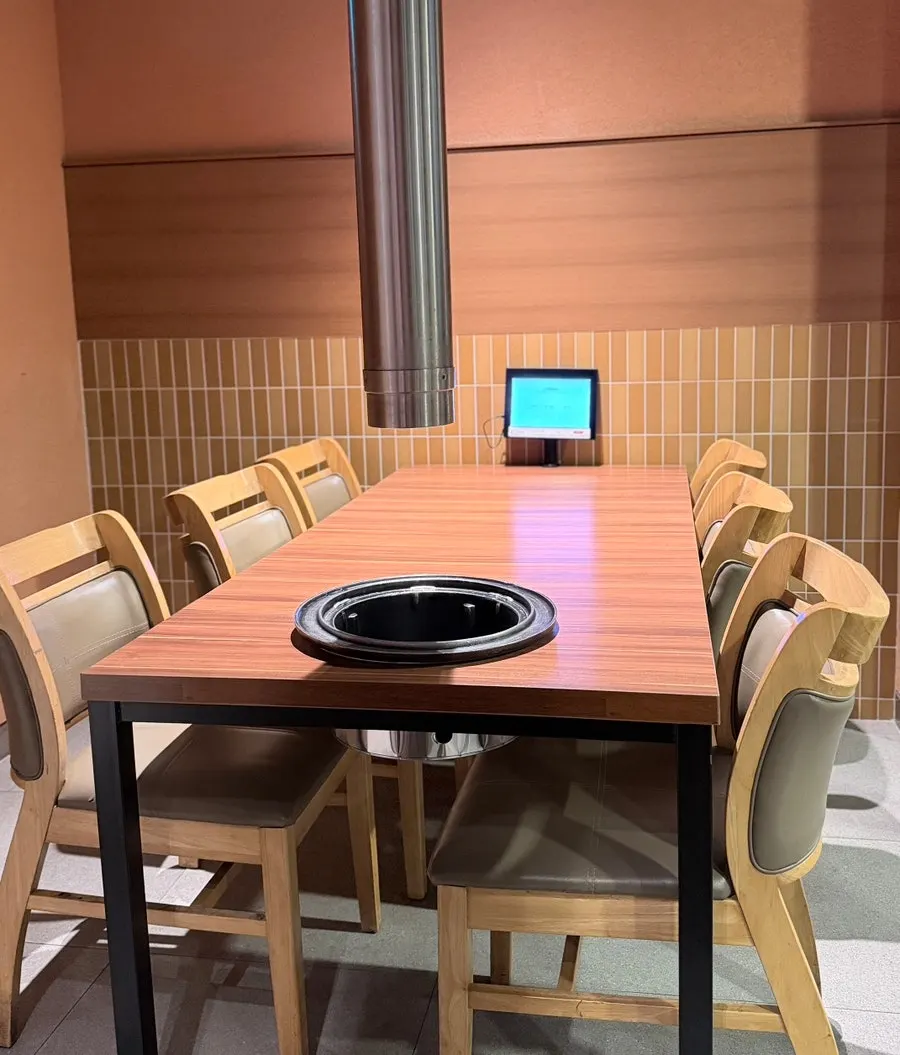 Interior of Jeju Samchun in the early evening