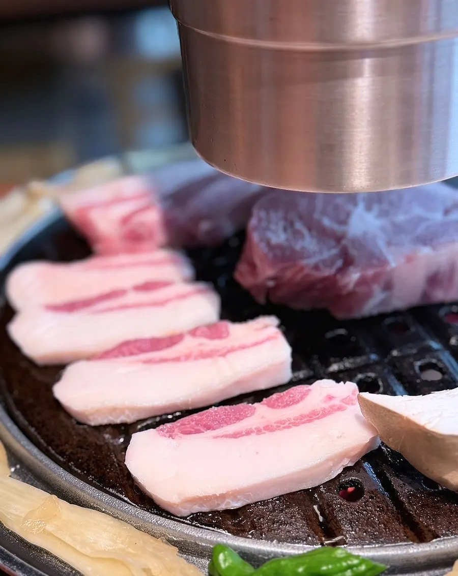 Smoked black pork performance on the table