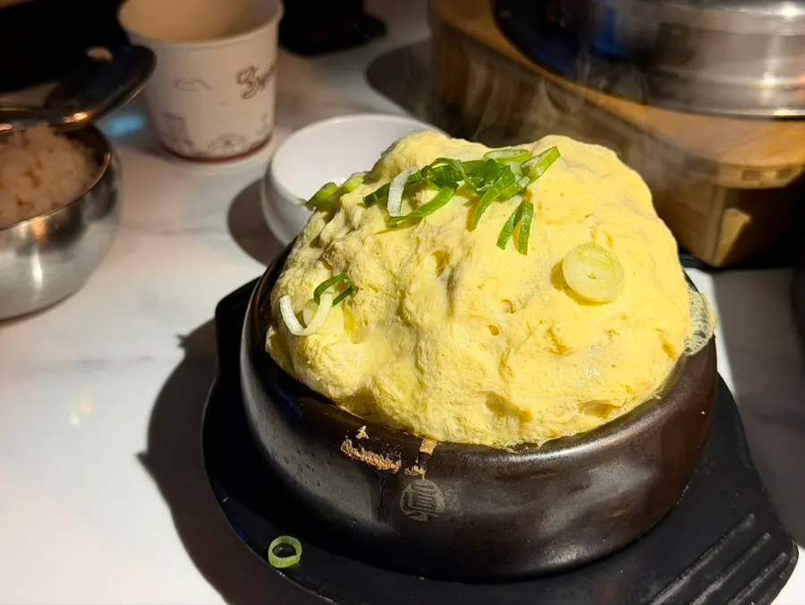 퐁실하게 부풀어 나온 폭탄 계란찜