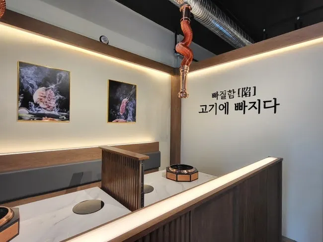 Spacious interior of Hamdon Baegot