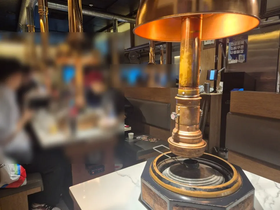 제주 느낌으로 꾸며진 함돈 배곧직영점 매장 외관과 돌하르방