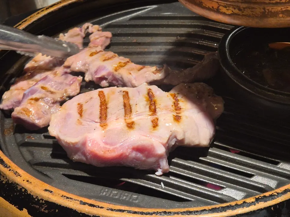 함돈 배곧직영점 숙성 돼지고기 접시