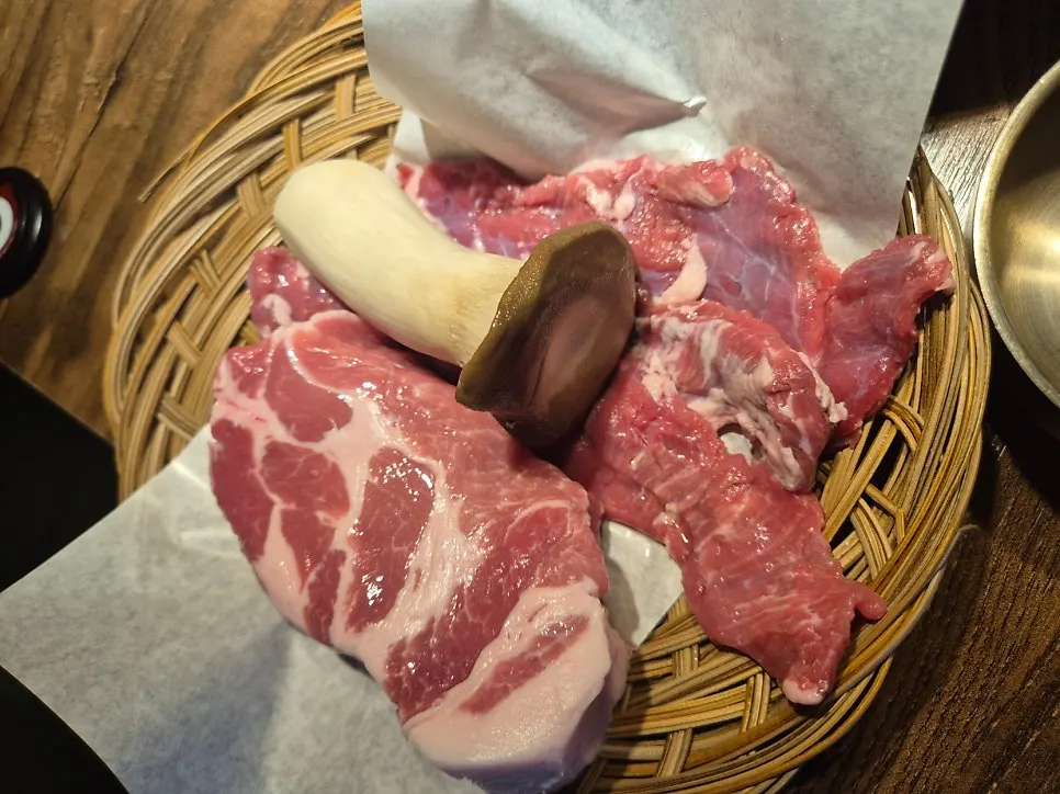 함돈 본점에서 주문한 메뉴 상차림