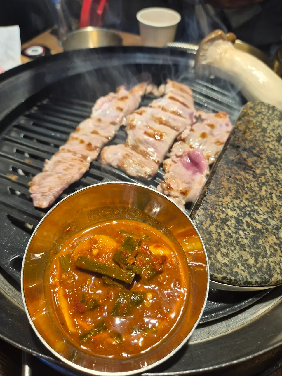 직원이 구워주는 숙성 고기 클로즈업