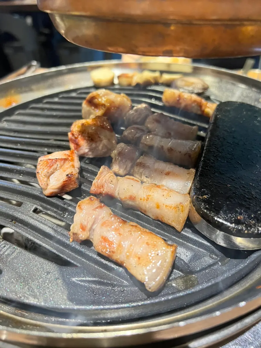 멜젓과 함께 먹는 고기