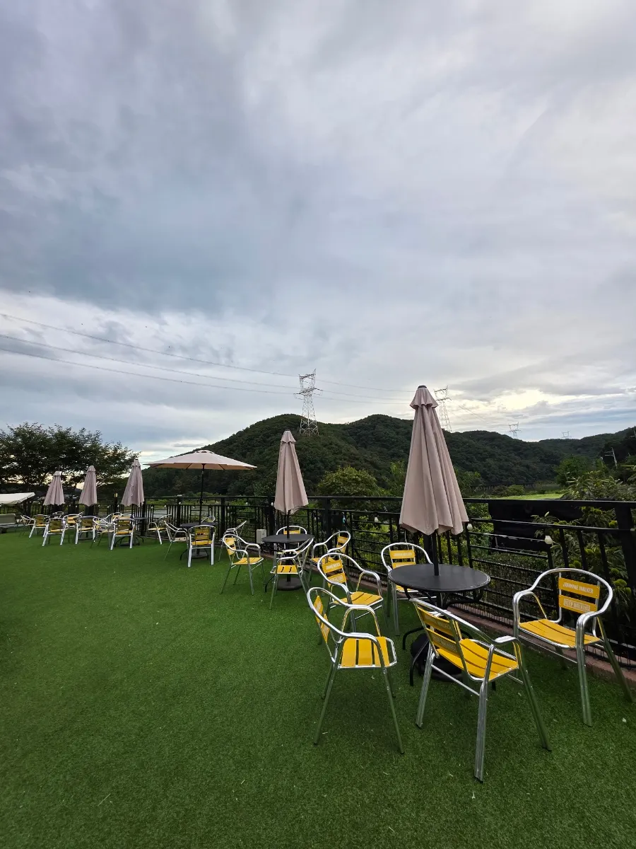 Outdoor rest seating with parasols