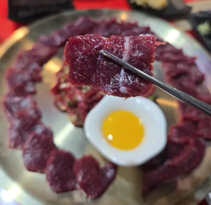 Plate of thickly sliced mungtigi