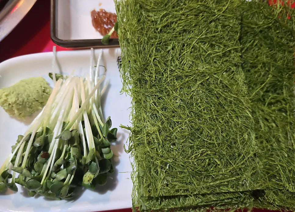 Chewy-textured raw beef mungtigi