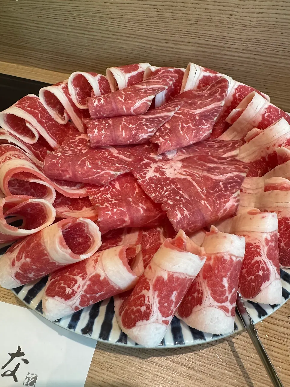 야채가 익어가는 샤브샤브 냄비