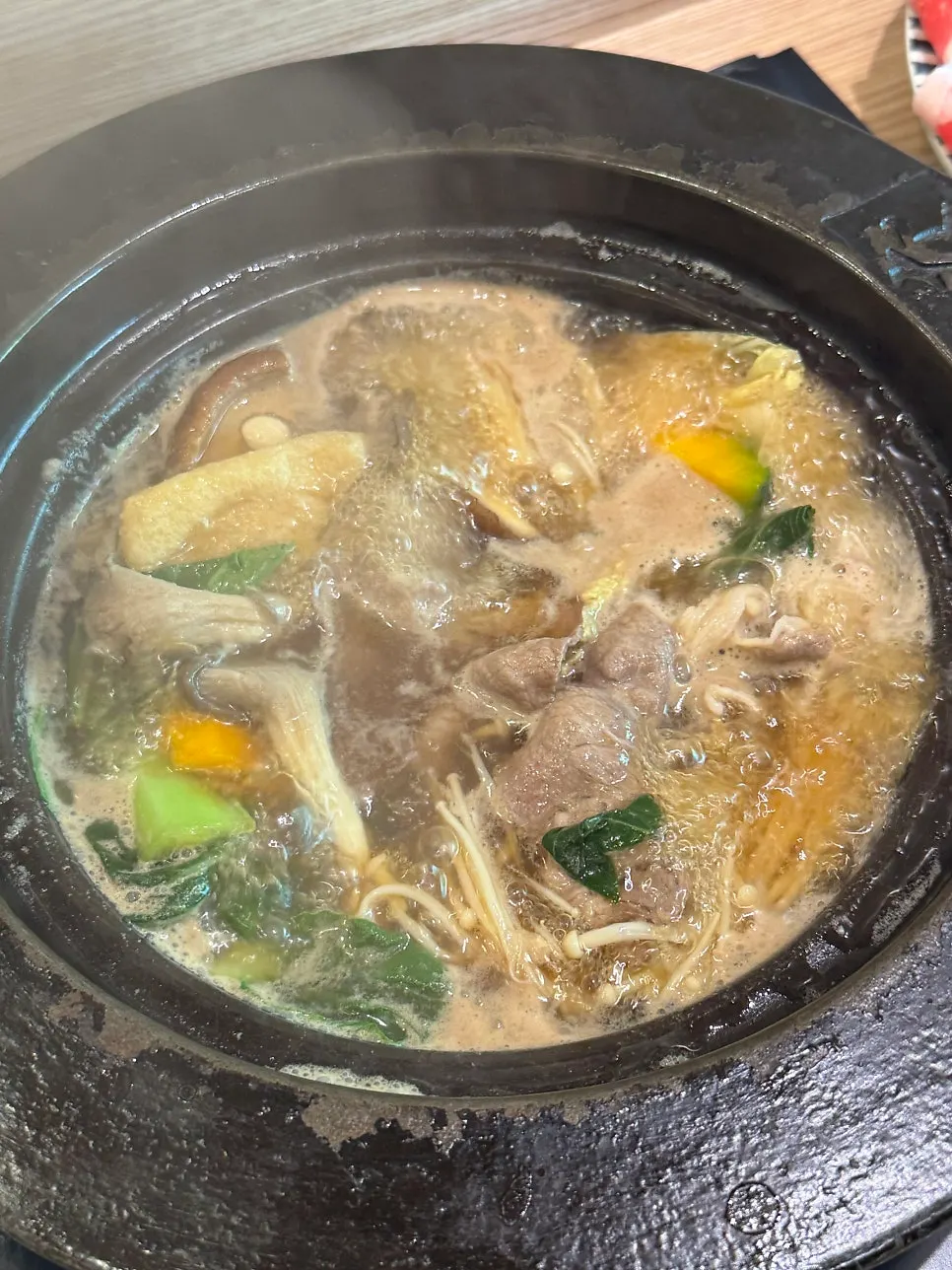 신선한 샤브샤브 고기 근접 컷
