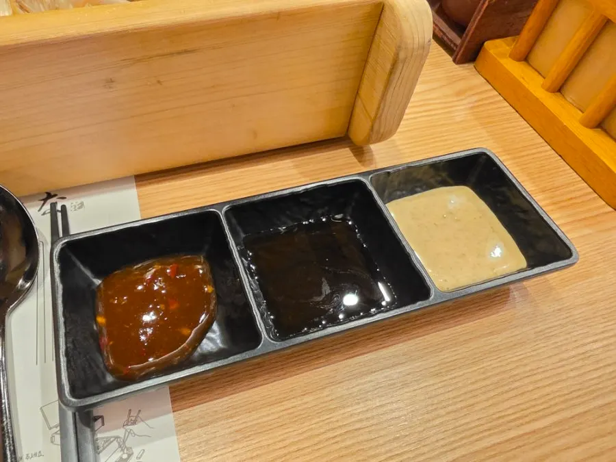Plate with the three shabu-shabu sauces