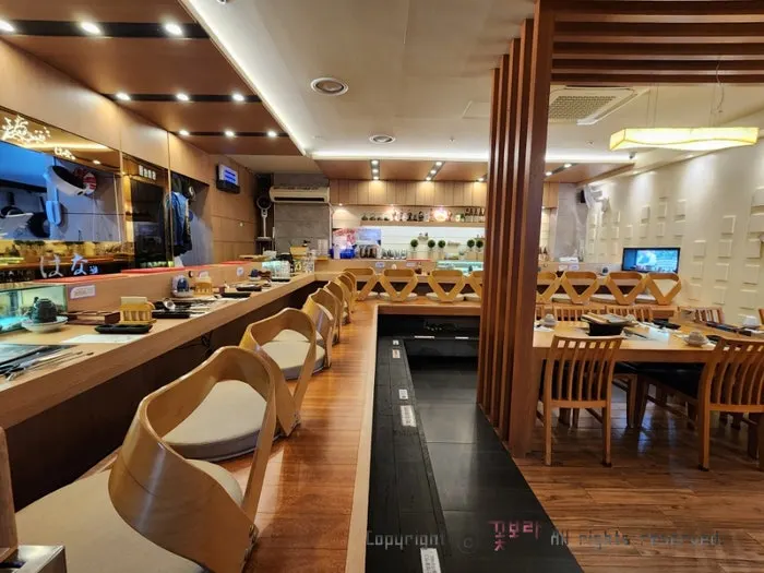 Area around the entrance to Hana Shabu Shabu Junggye Main Branch