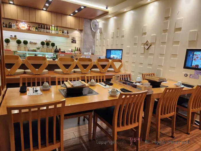 Upscale interior of Hana Shabu Shabu Junggye Main Branch