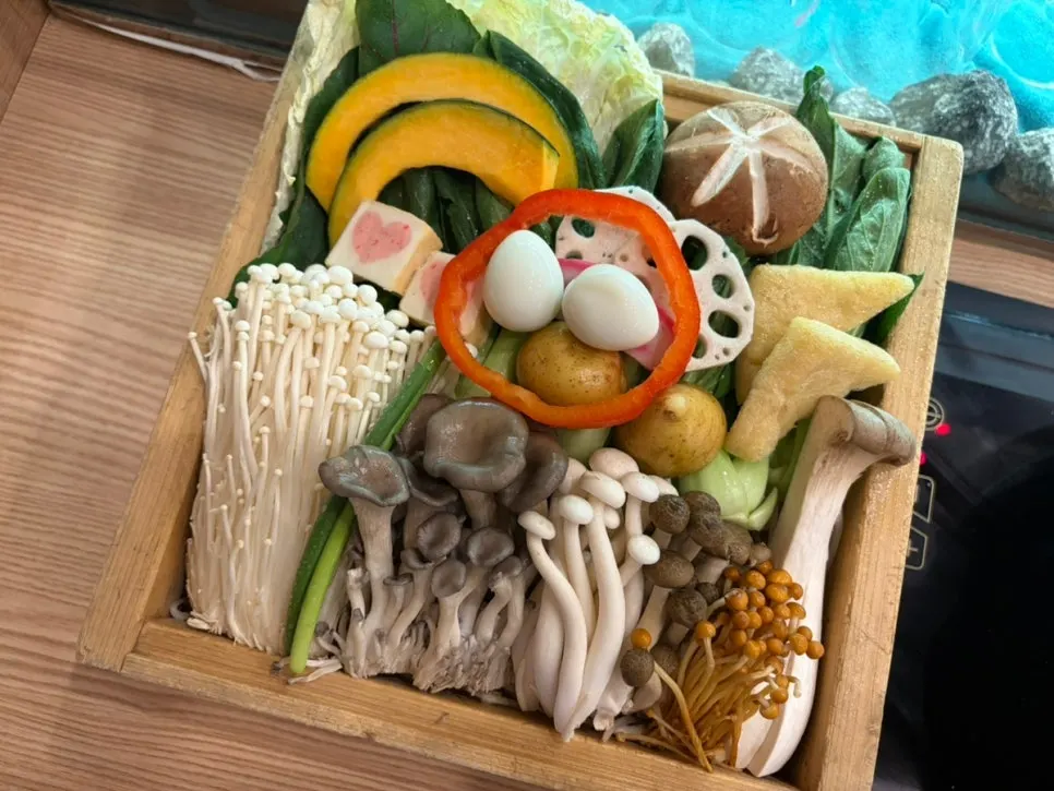 블랙 앵거스 등심과 양지, 야채 한 상