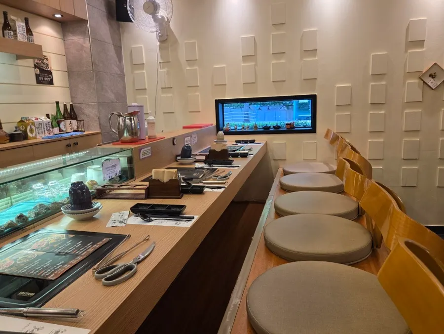 Indoor seating at Hana Shabu Shabu at 5pm