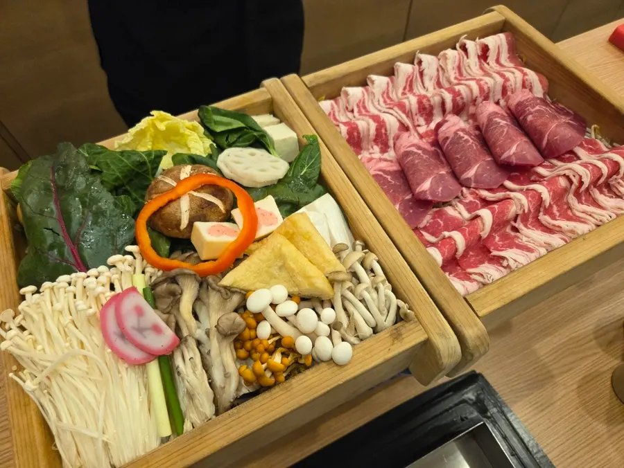 Full seiro-mushi set in a hinoki steamer