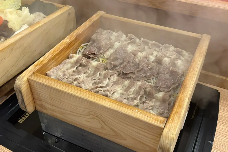 세이로무시 고기 한 점 클로즈업