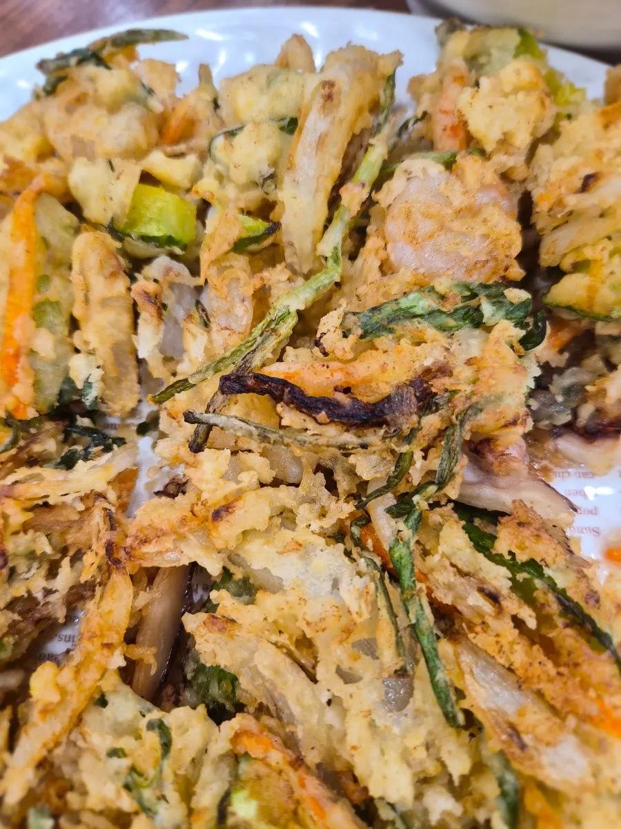 바삭하게 부쳐진 해물전