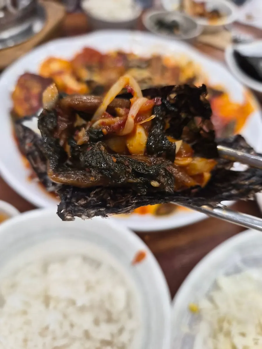 김에 밥과 코다리 살, 시래기를 올린 쌈