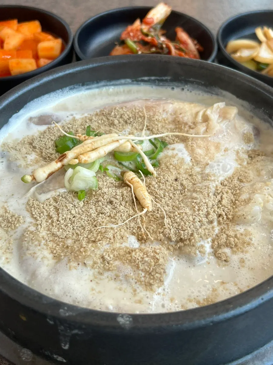 Perilla seed samgyetang at Baekheukdam in Hanam