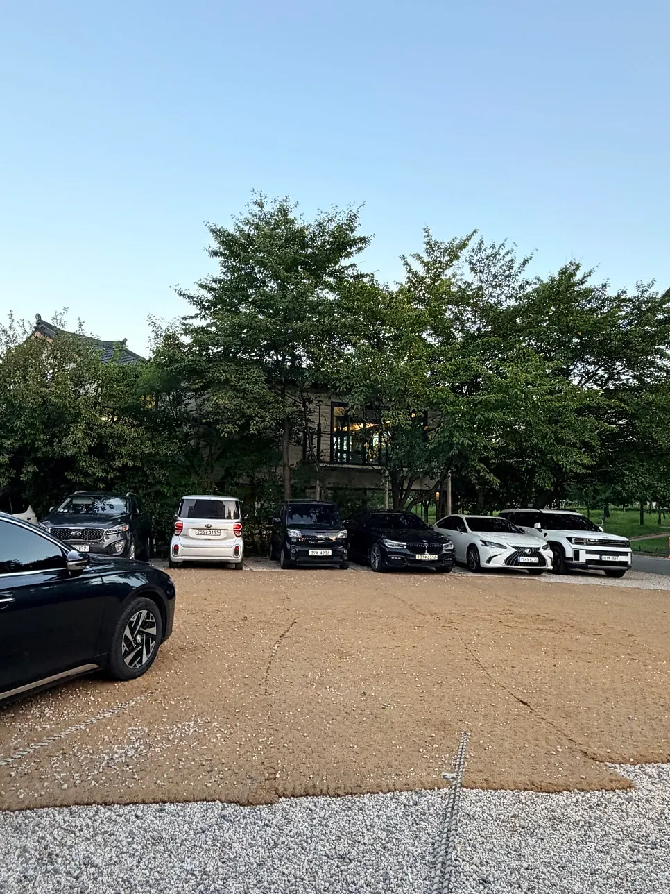 Exterior and interior atmosphere of Appa Jjim Hanam Main Branch