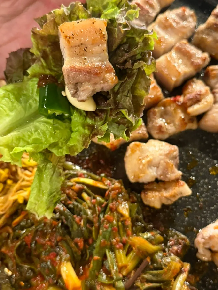 Lean and fatty portions of Jeju ogyeopsal