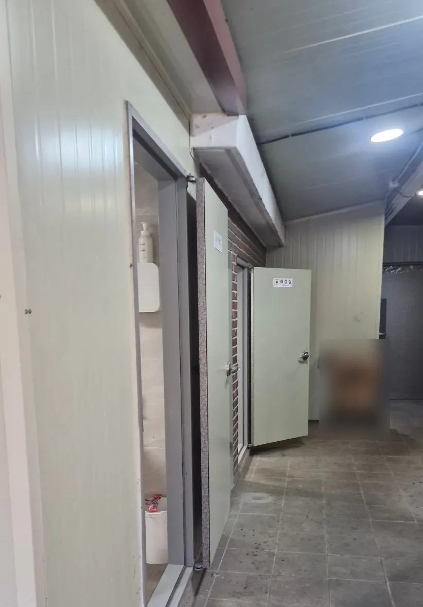 인당 제공되는 와사비 소금 쌈장 양념그릇
