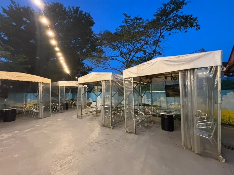 Ikkjujeokku's tented outdoor charcoal grill zone