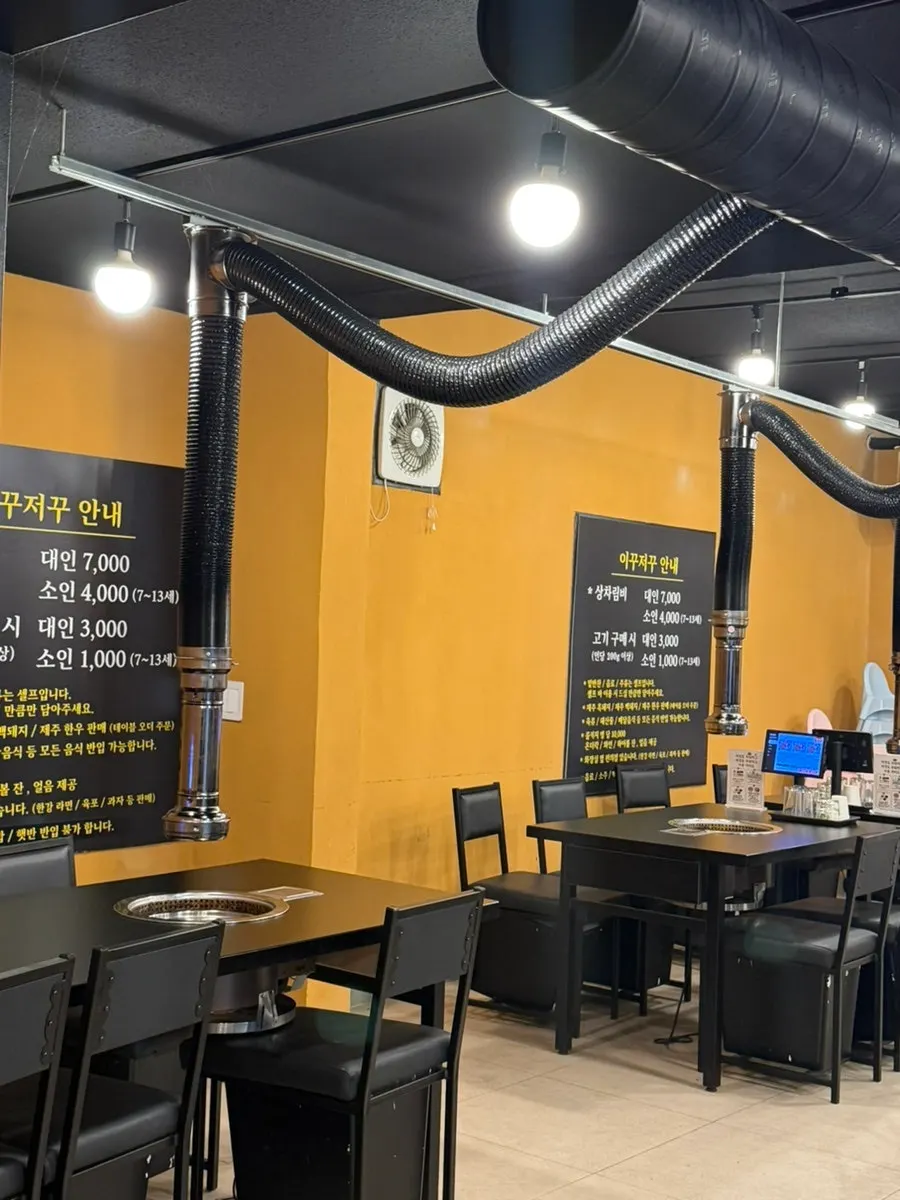 Griddle Hall seating on a weekday evening