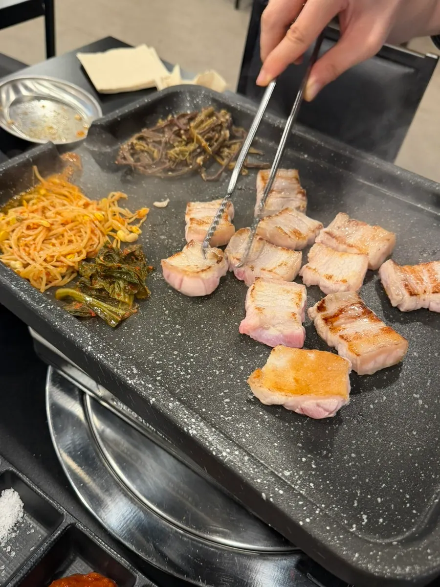 Thickly grilled Jeju black pork belly
