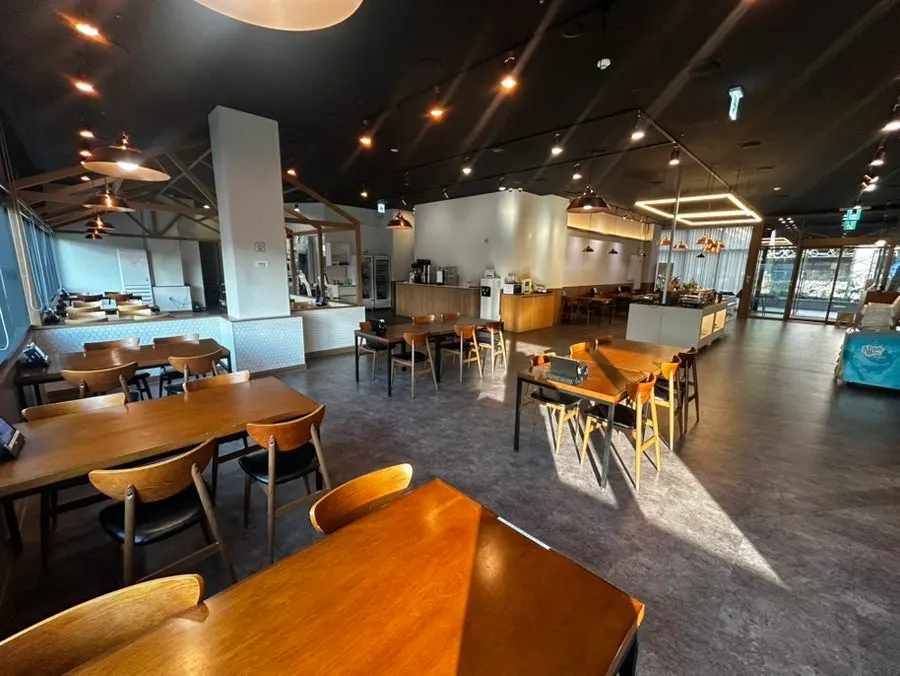 Opus240 table area with generous spacing