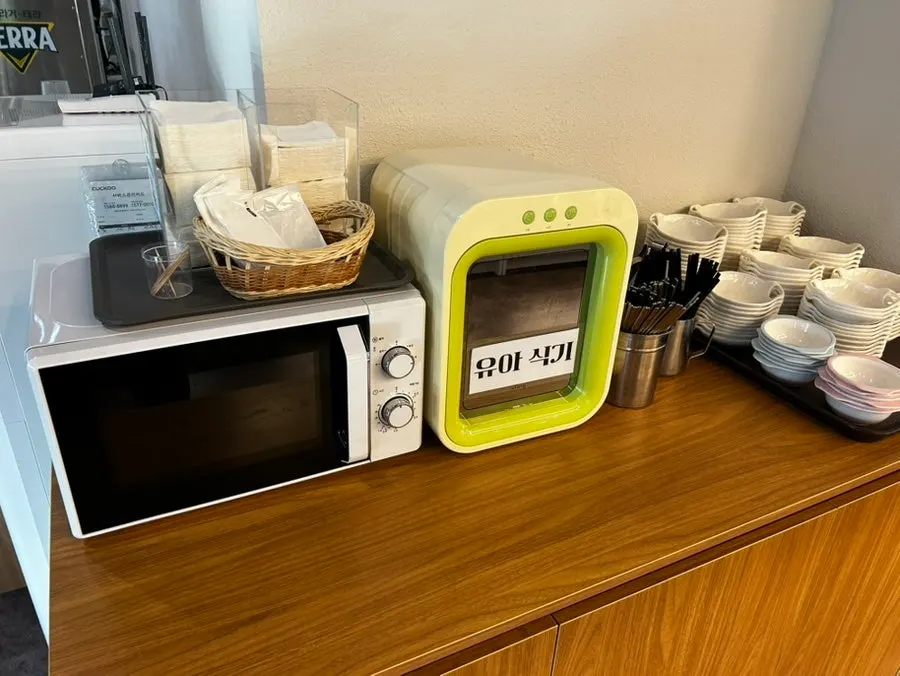 A plate of mild, unassuming salad bar food